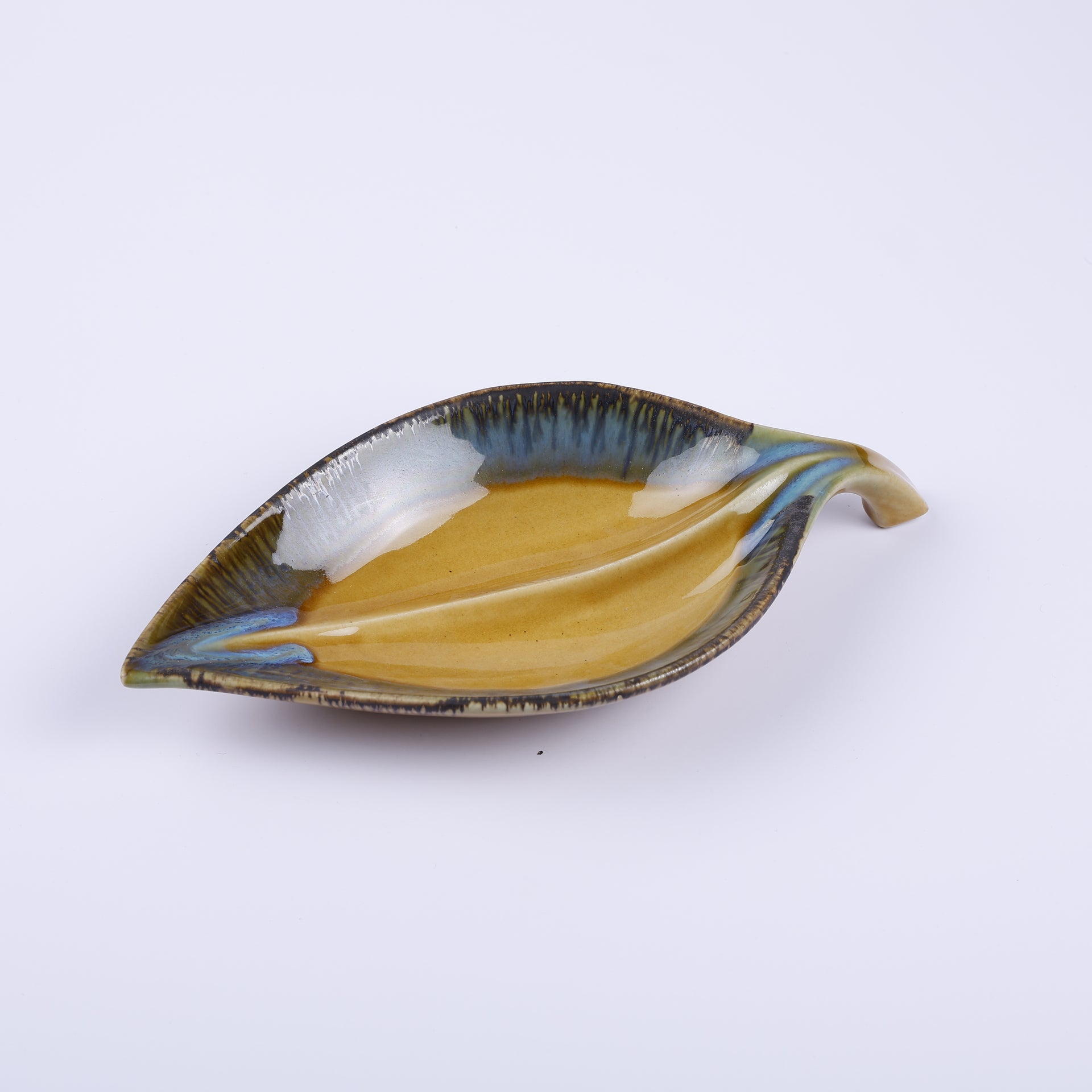 Handmade Decorative Ceramic Platter For Serving & Decor - GREENLOW