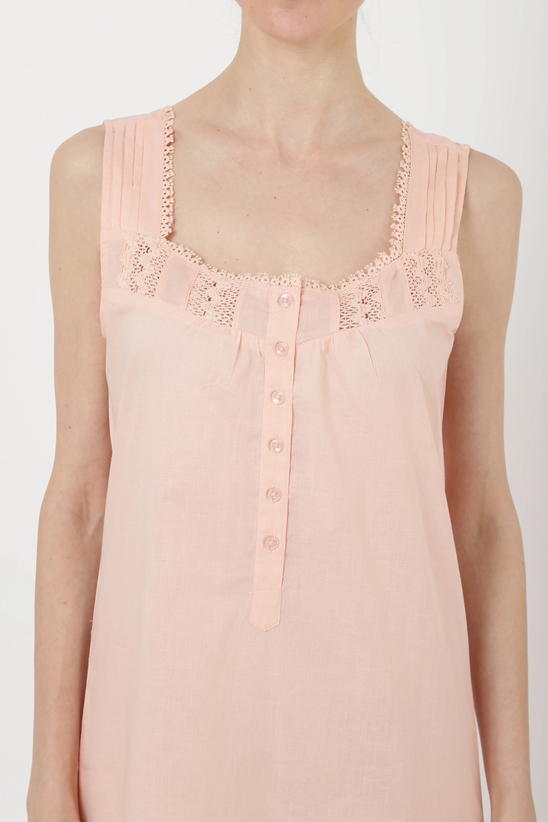 Victorian Style Long Nightgown – Vintage Women’s Nightdress in Peach (Sizes US 6–20)