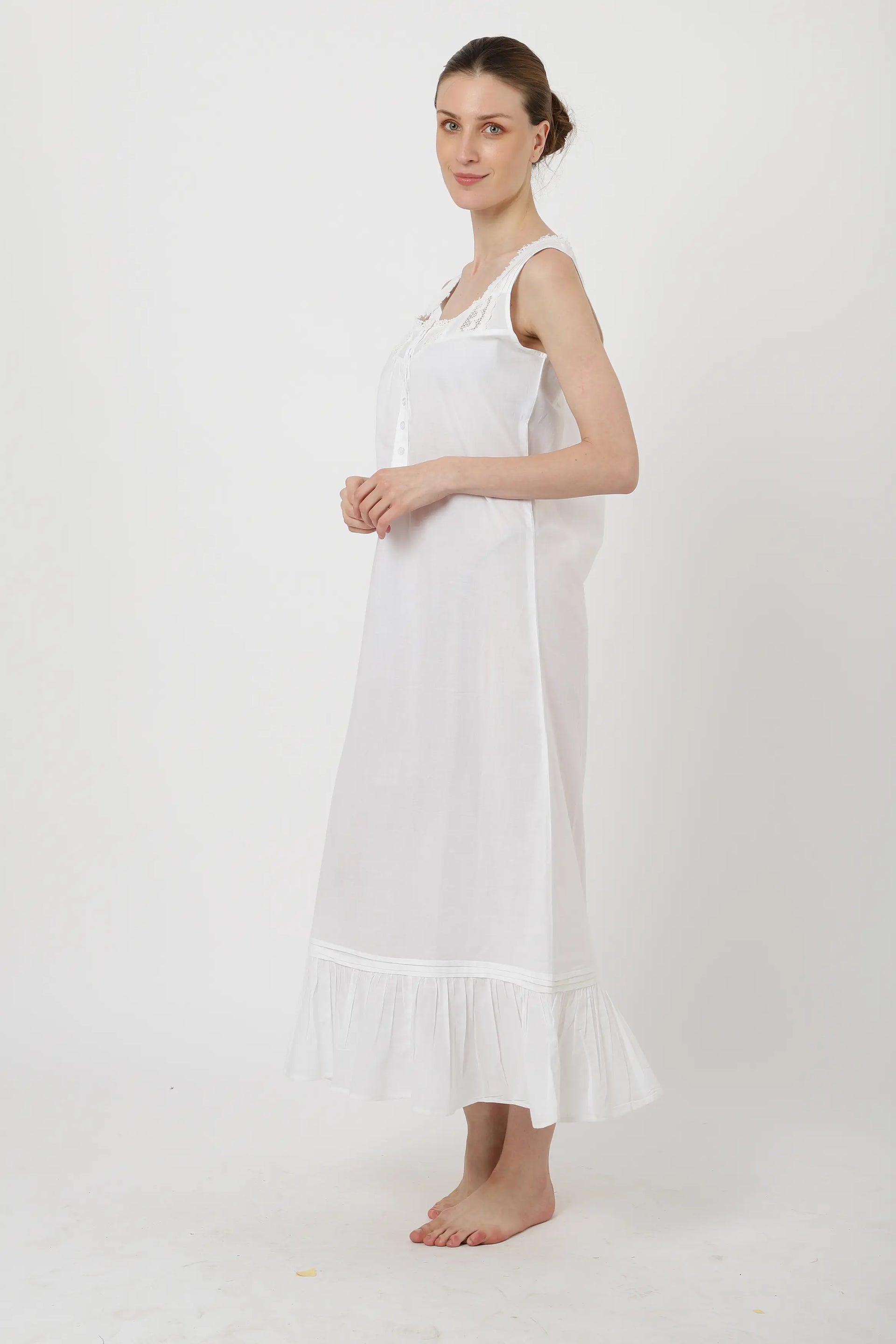 Victorian Style Long Nightgown – Vintage Women’s Nightdress in White (Sizes US 6–20)