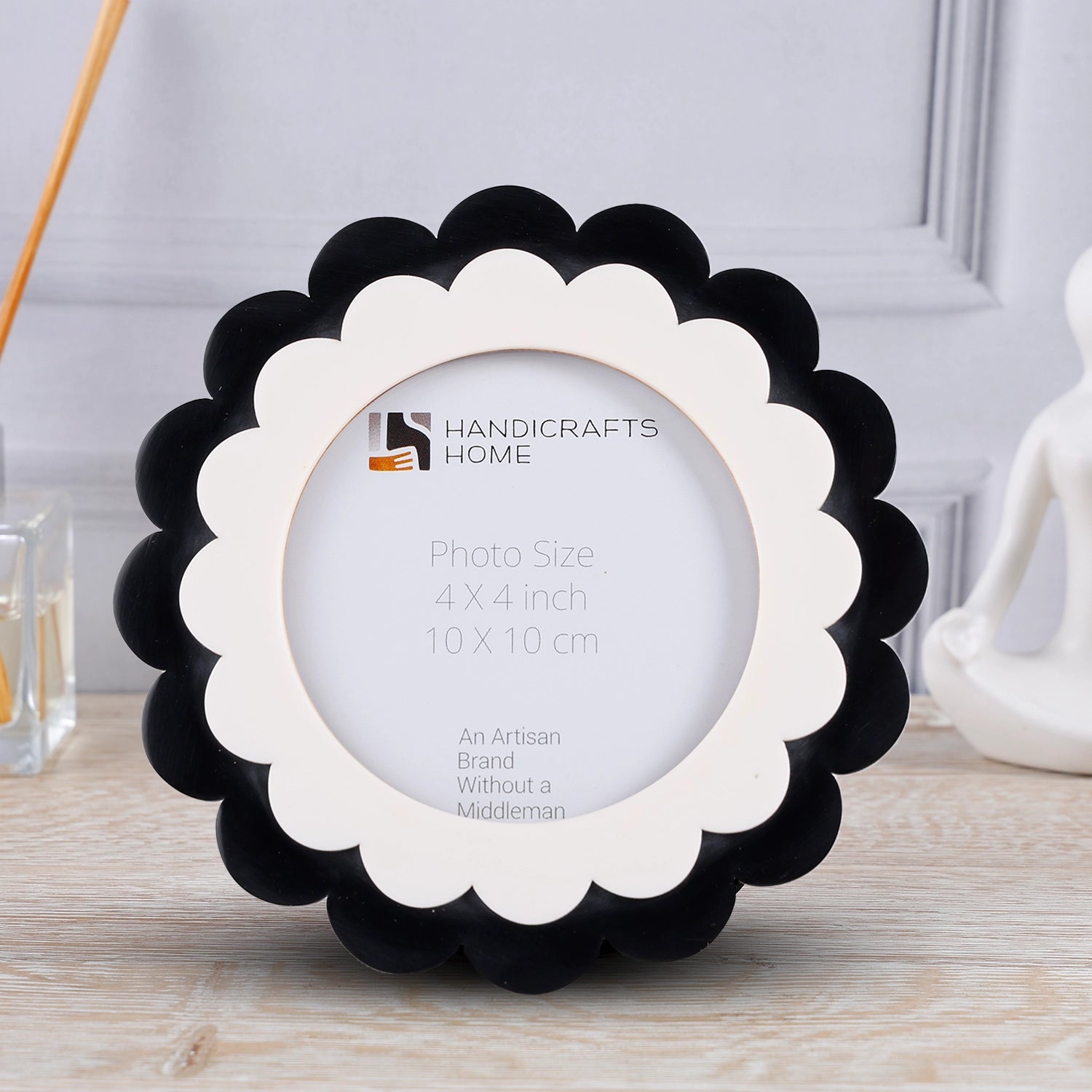 Round Scalloped Resin Inlay Picture Frame, White - Black, 4" x 4"