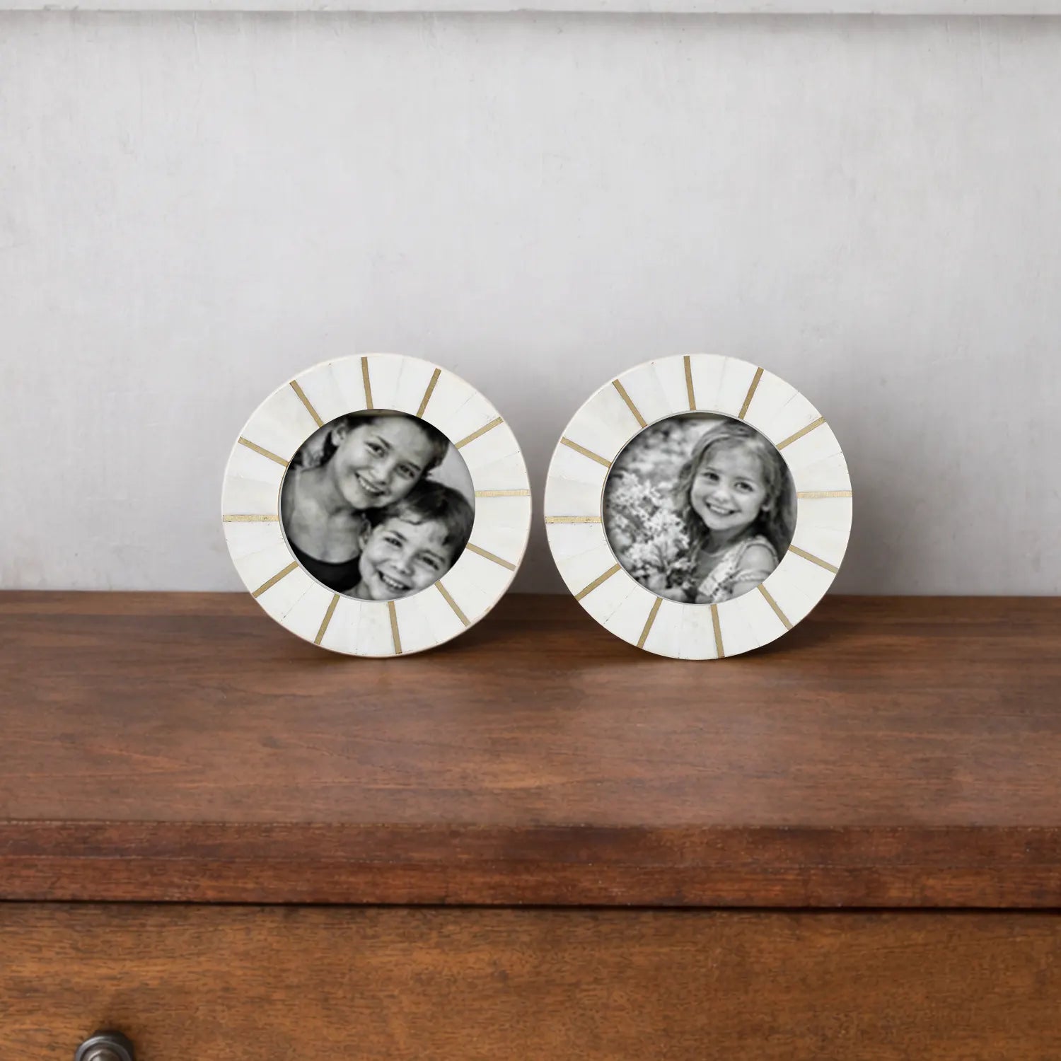 Round Picture Frame Palace Soul Collection Bone & Brass, 4" x4" - Pack of 2