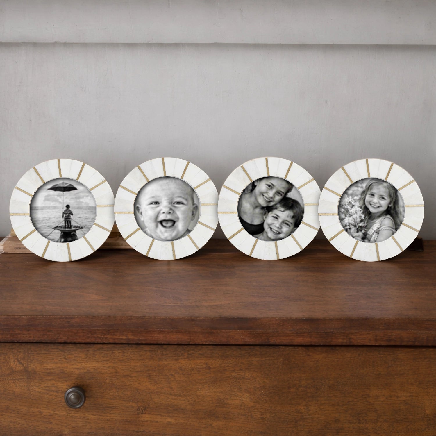 Round Picture Frame Palace Soul Collection Bone & Brass, 4" x4" - Pack of 4